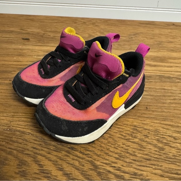 Youth Nike Waffle One Pink/Gold Sneakers Sz 5C Athletic Gym - Picture 2 of 8